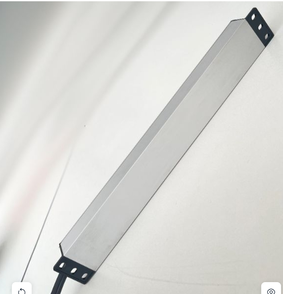 Sturdy and 6 Outlet Power Strip for Network Laboratory and Environments with ETL Certification and Surge Protection